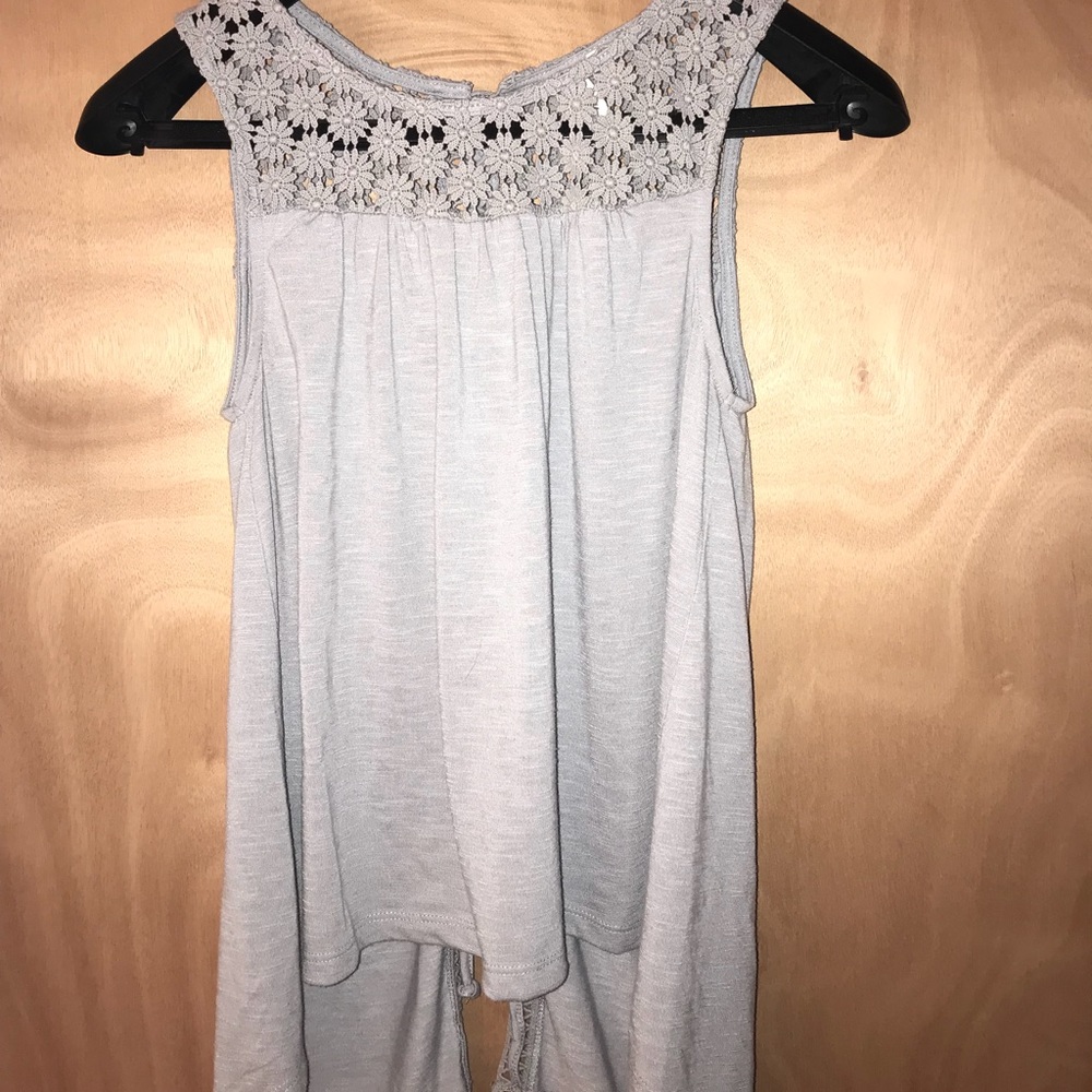 Gray tank top with flower lace